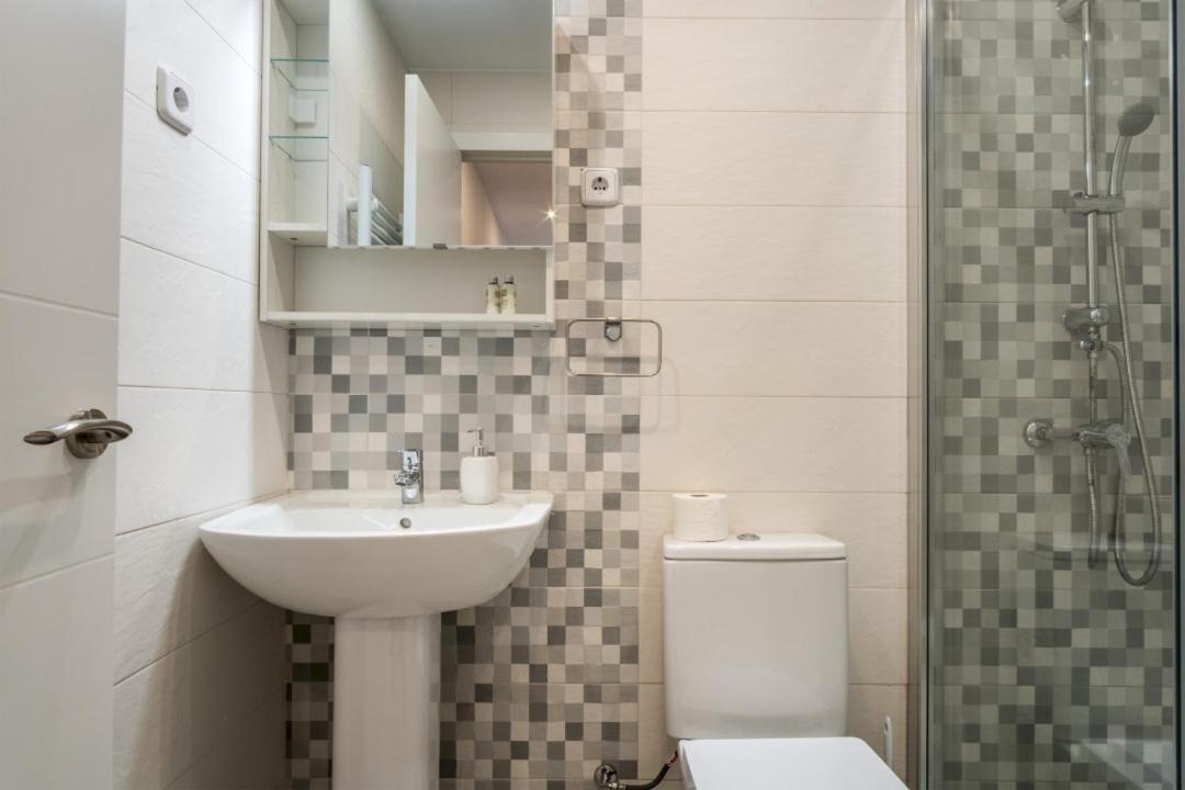 Modern- 1 Bd 1,5 Bth- Delicias Atocha Appartement Madrid Buitenkant foto
