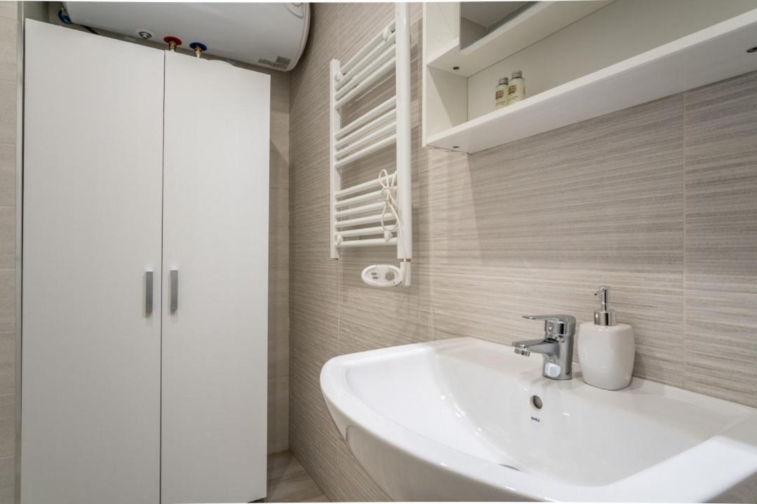 Modern- 1 Bd 1,5 Bth- Delicias Atocha Appartement Madrid Buitenkant foto