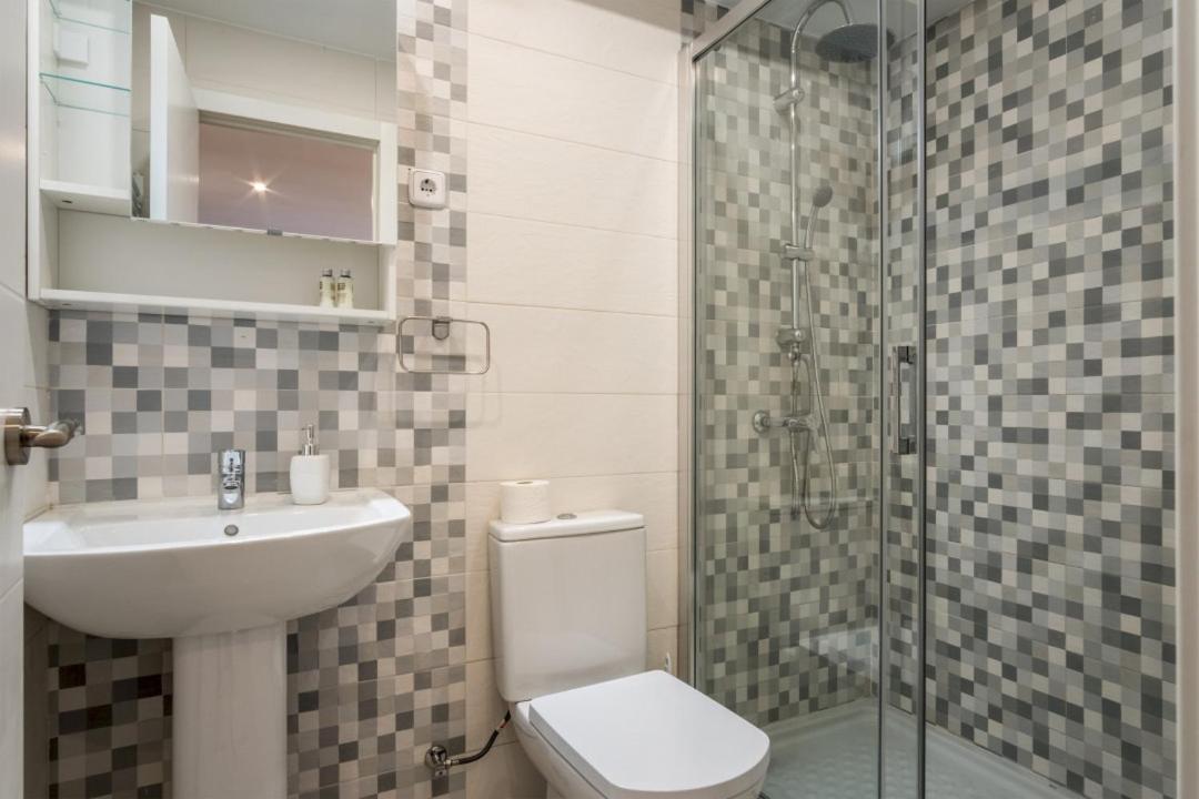 Modern- 1 Bd 1,5 Bth- Delicias Atocha Appartement Madrid Buitenkant foto